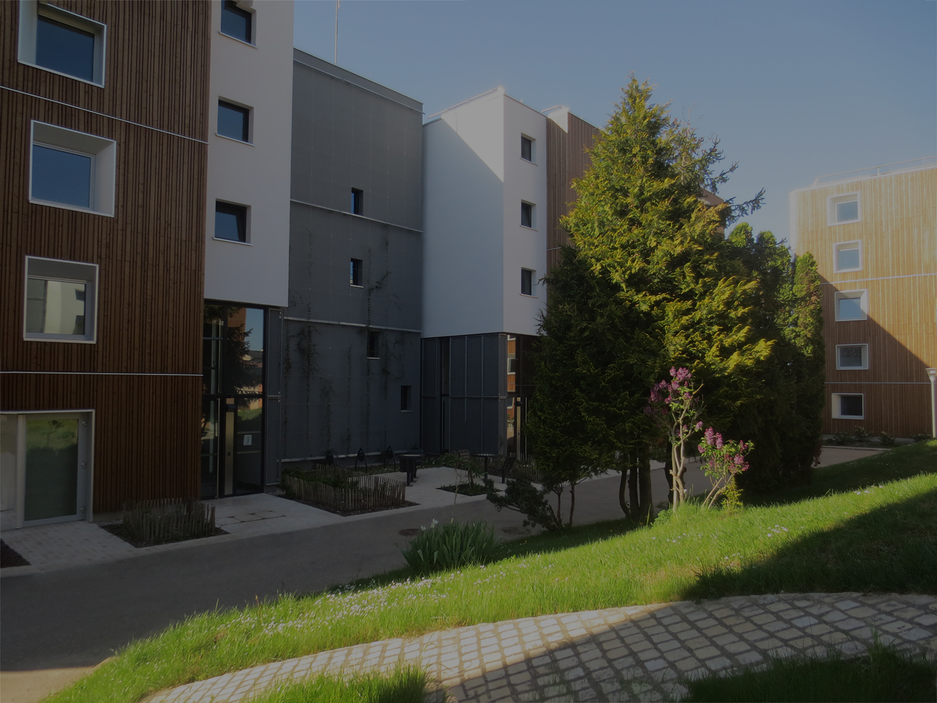 Photo d'un bâtiment La Rez
